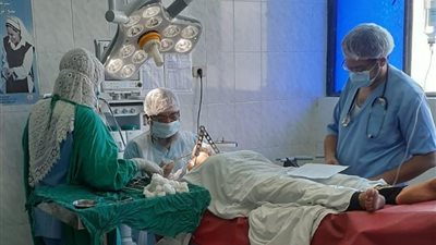 مستشفى القوصية المركزي بأسيوط تجري 6 عمليات جراحية مجانية 