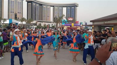 وسط تفاعل جماهيري.. كرنفال فني وعروض للأوبرا في مهرجان العلمين 
