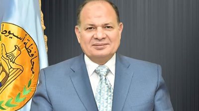 عصام سعد يهنئ أوائل الثانوية العامة في محافظة أسيوط