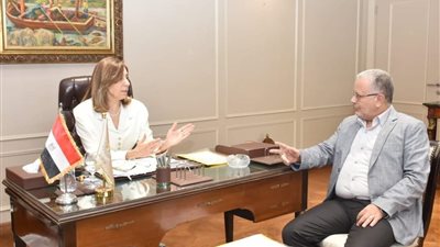 وزيرة الثقافة تناقش الخطة الاستثمارية خلال العام المالي الجديد