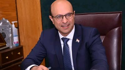 جامعة أسيوط تختتم احتفالاتها بثورة 30 يونيو بتكريم الشهداء والطلاب المبدعين 