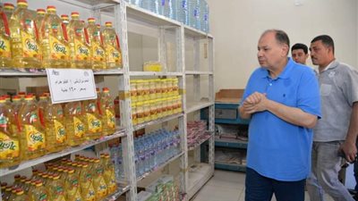 محافظ أسيوط يتفقد سير العمل بفرع الشركة المصرية لتجارة الجملة 