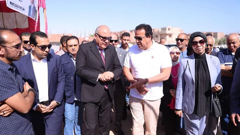 وزير الصحة بقرية