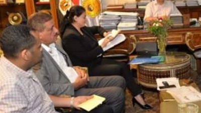  هند جوزيف تلتقى محافظ أسيوط لبحث مطالب أهالى القوصية 