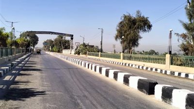 محافظ أسيوط يؤكد استمرار حملات النظافة وتسوية الطرق بجميع القرى