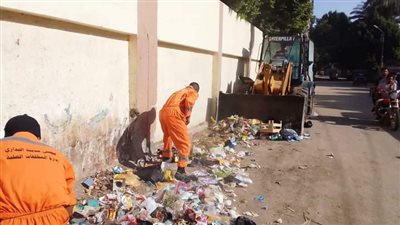 رفع 525 طن مخلفات وتسوية وتمهيد طرق خلال حملات نظافة بأسيوط 