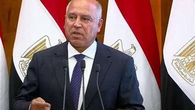 وزير النقل ينتقد إلقاء القمامة على الطريق الدائري.. 