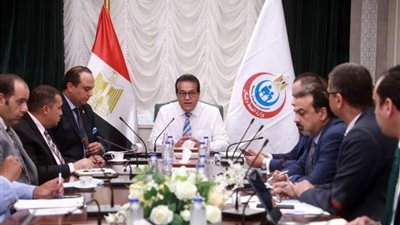 عقد اجتماع لمتابعة الموقف التنفيذي لمشروع التأمين الصحي الشامل