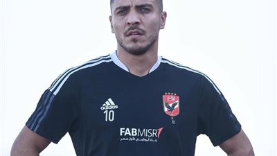 الأهلي يكشف حقيقة توقيع محمد شريف لهذا النادي السعودي