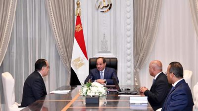 السيسي يجتمع بمدبولي ووزير النقل لثاني مرة اليوم