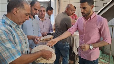 مخابز متلاعبة بالدقيق المدعم والخبز الناقص تتعرض للملاحقة القانونية في كوم حماد