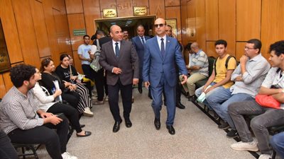 المنشاوي يتفقد مقر تنسيق جامعة أسيوط الأهلية