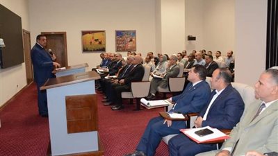 آمنة يتابع مشروعات مبادرة حياة كريمة مع سكرتيري عموم المحافظات