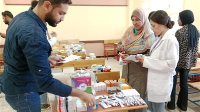  جامعة المنيا تنظم قافلة بيئية لقرية ريحانة بمركز أبوقرقاص 
