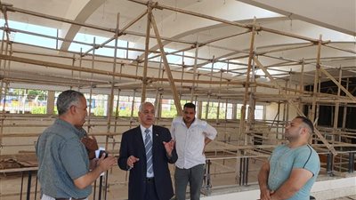 عبدالمولى يتفقد أعمال التطوير والتجديد بالصالة المغطاة بجامعة أسيوط