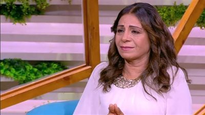عفاف مصطفى عن رغبتها في رؤية عادل إمام:«الناس بتزوره اشمعنا أنا»