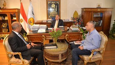 لمتابعة منظمومة المرتبات الحكومية.. سعد يلتقي وكيل وزارة المالية بأسيوط