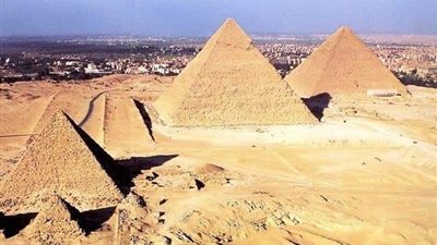 الحكومة تنفي شائعة غلق أهرامات الجيزة لمدة شهرين