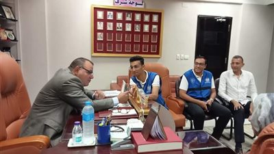 وكيل شباب و رياضة أسيوط يلتقى أعضاء فريق y l y بالمحافظة 