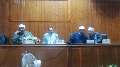 الدكتور عباس شومان خلال لقاءه لجنة مصالحات اسيوط وفرنا مقرات للجان المصالحات بالمعاهد الازهرية