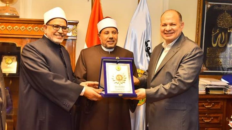 لقاء محافظ أسيوط