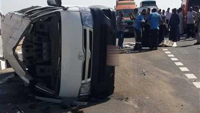 مصرع وإصابة 9 أشخاص إثر انقلاب ميكروباص على الطريق الدولي بجنوب سيناء