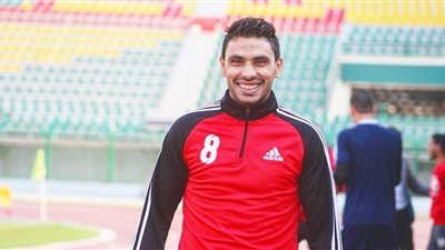 طنطا يتعاقد مع لاعب الأهلي السابق محمد رزق