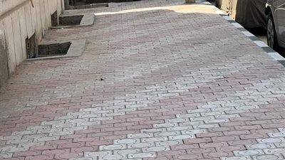 إعادة تأهيل الشوارع بتركيب الإنترلوك بحي شرق أسيوط