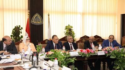 محافظ الشرقية يشارك في اجتماع مجلس جامعة الزقازيق