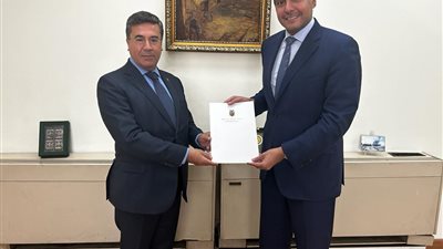 دينيس توسكانو يقدم أوراق اعتماده كسفير مفوض للإكوادور لدى الجامعة العربية