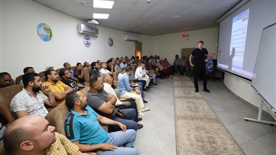 تدريب المحصلين والقراء على برنامج طباعة الفواتير الإلكترونية بمياه أسيوط 