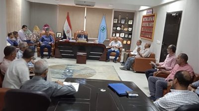 جاد يعقد اجتماعاً موسعاً مع مديري مديرية الشباب والرياضة بأسيوط 
