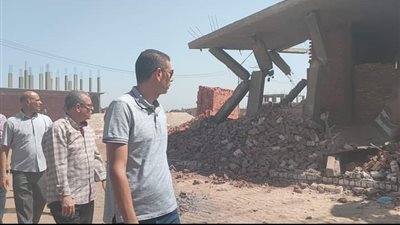 إزالة ٤٣ حاله تعدي على أراضى زراعية خلال حمله مكبره بالقوصية أسيوط.