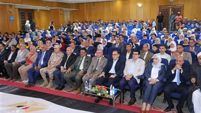 رئيس جامعة الزقازيق يشهد حفل تكريم أوائل الشهادات العامة بقصر ثقافة الزقازيق 
