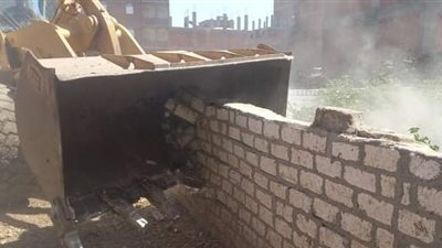 إزالة 24 حالة تعدي على أراضي زراعية ومخالفات بناء ببعض مراكز محافظة أسيوط 
