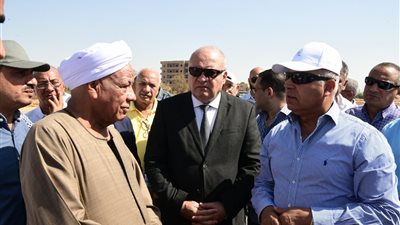 محافظ قنا: إنشاء محور  جديد للقطار الكهربائي السريع والسيارات أعلي النيل بمدينة قنا 