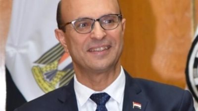 المنشاوي يستعرض تقرير عن أعمال مجلس شئون خدمة المجتمع بجامعة أسيوط