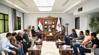 خلال اجتماع علجل .. محافظ قنا يبحث تذليل التحديات لنقل الأسمدة إلى الجمعيات الزراعية 