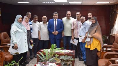 وكيل الوزارة يكرم الوحدة الحسابية بالمديرية لجهودها المبذولة للانتهاء من الحساب الختامي للعام المالي ٢٣/٢٢