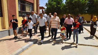 سعد يتفقد الاستعدادات النهائية لاستقبال العام الدراسي الجديد بمدرسة أسيوط الجديدة الرسمية لغات 