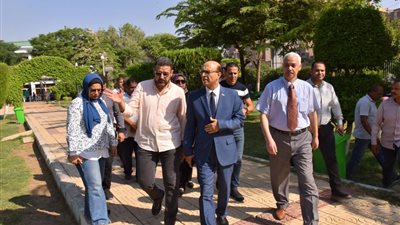 المنشاوى يقوم بجولة تفقدية لنادى جامعة أسيوط لمتابعة أعمال التطوير والتجديد بالنادى 
