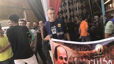 أهالى القليوبية يتوافدون على مكاتب الشهر العقارى لتوثيق توكيلات تأييد الرئيس السيسى