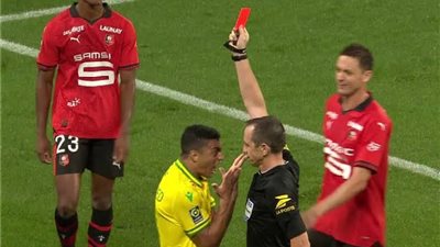  9 بطاقات صفراء وطرد مصطفى محمد .. حصيلة مباراة رين ونانت بالدوري الفرنسي 