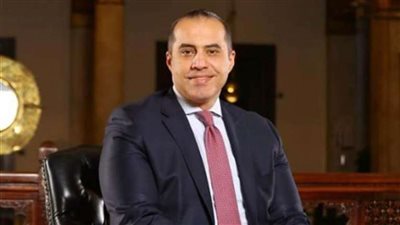 الرئيس السيسي يكلف المستشار محمود فوزي برئاسة حملته الانتخابية