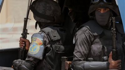 مشاجرة بين بعض الشباب بمطروح بسبب التنافس على التقاط صور مع شعراء ليبيين.. والأمن يقبض عليهم