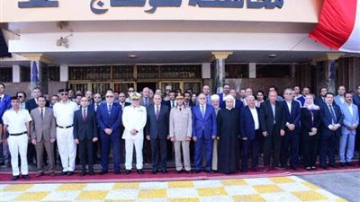 النعماني يشارك في وضع إكليل الزهور بمناسبة ذكرى انتصارات أكتوبر