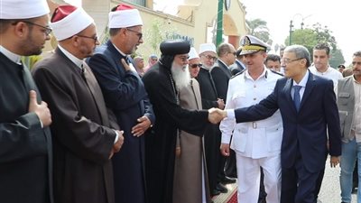 محافظ المنيا يضع إكليلا من الزهور على النصب التذكاري للشهداء بمناسبة الذكرى ال50 لانتصارات أكتوبر المجيدة