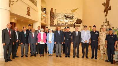 غراب والدندرلي يقومان بزيارة للكلية الجوية للتهنئة بإنتصارات أكتوبر المجيدة