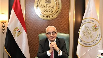 حجازي يوقع قرارات تعاقد المعلمين الناجحين بمسابقة 30 ألف معلم