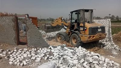 إزالة 9 حالات تعدى على أراضى زراعية وبناء مخالف ببعض مراكز وأحياء محافظة أسيوط 